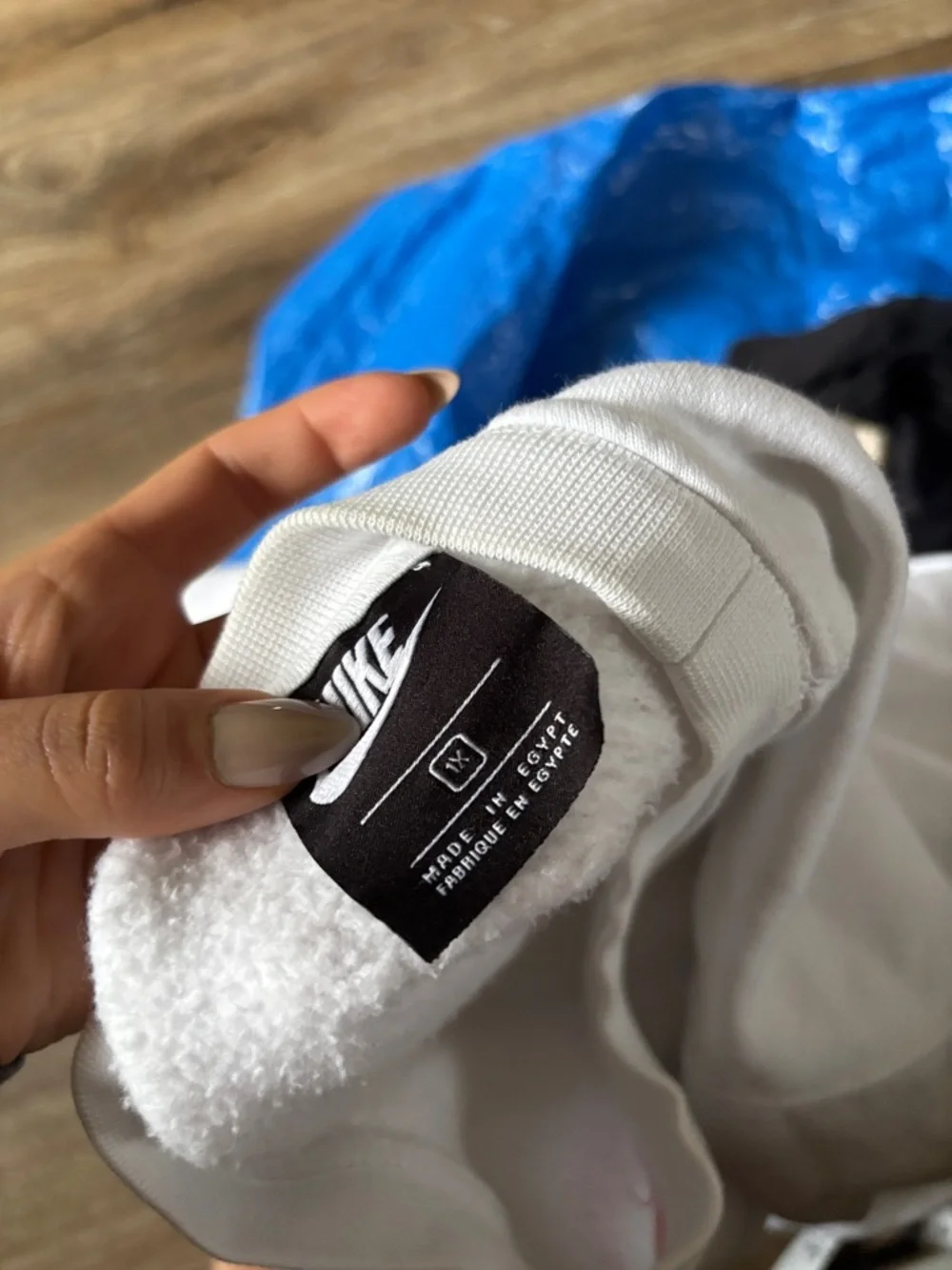 Nike Kiss Embroidered Lip Logo Heart Detail White Sweatshirt Oversized XL